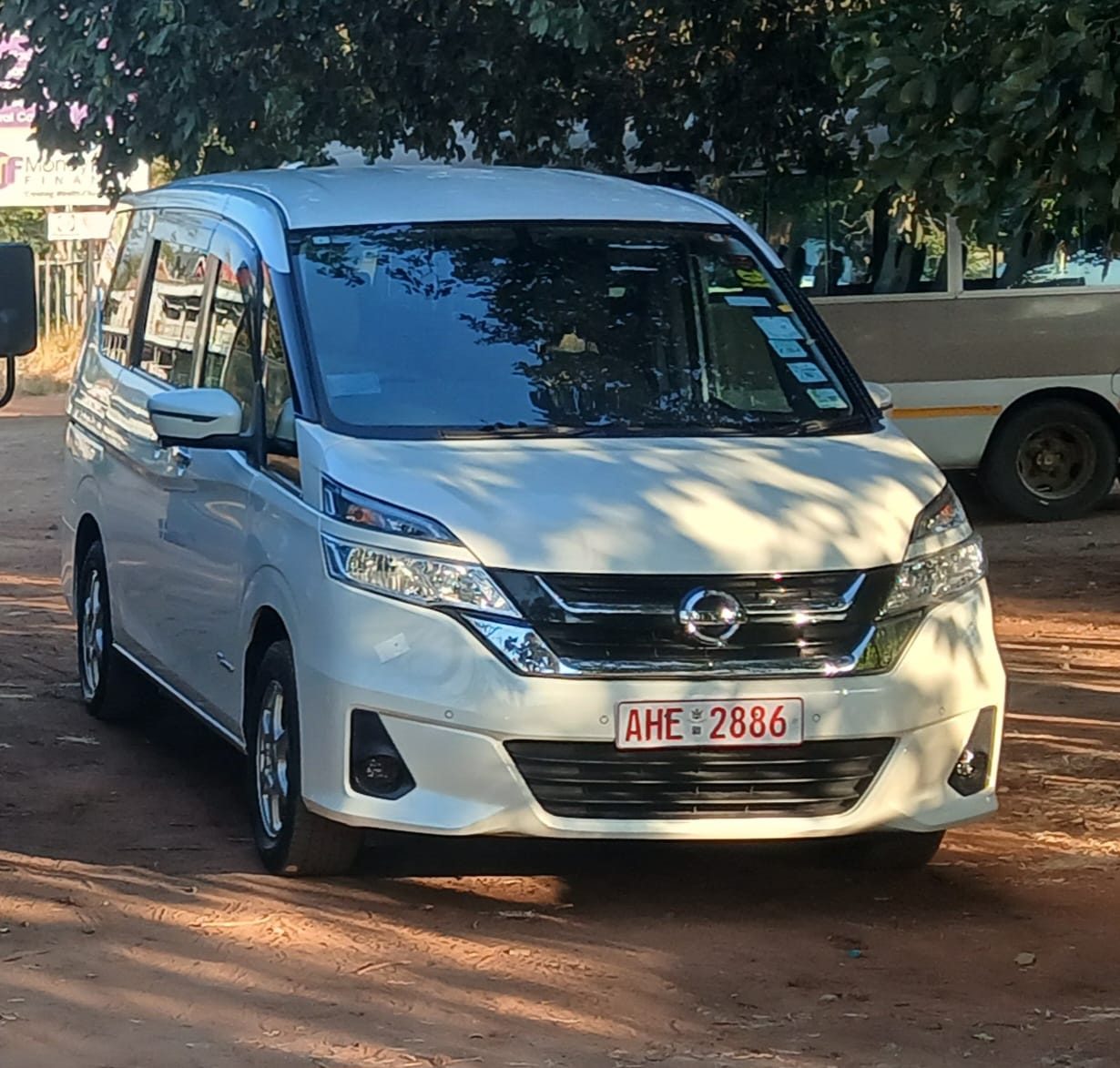Nissan Serena, white, 2016 model